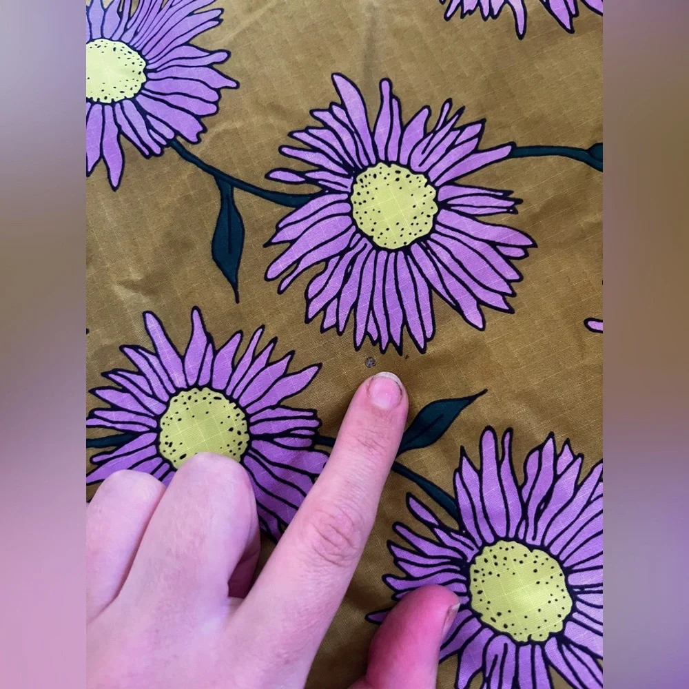 Baggu Daisy Chain Puffy Picnic Blanket - Picture 6 of 6